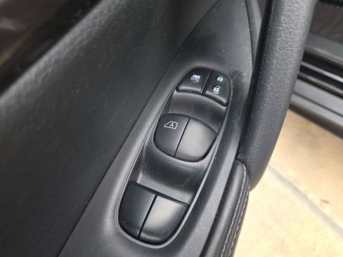 Used 2019 Nissan Rogue SV image 31