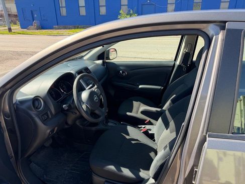 Used 2013 Nissan Versa SV FWD image 11