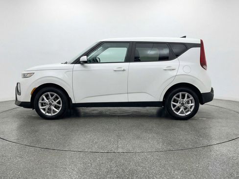 Used 2025 Kia Soul LX w/ LX Technology Package image 5