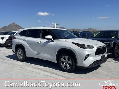 Used 2023 Toyota Highlander LE