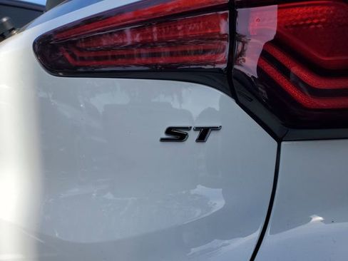 Used 2024 Buick Encore GX Sport Touring w/ Advanced Technology Package image 8