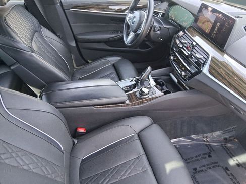 Used 2021 BMW M550i xDrive w/ Dynamic Handling Package image 30