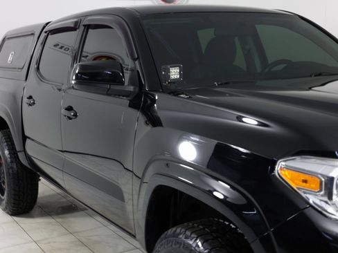 Used 2017 Toyota Tacoma SR image 31