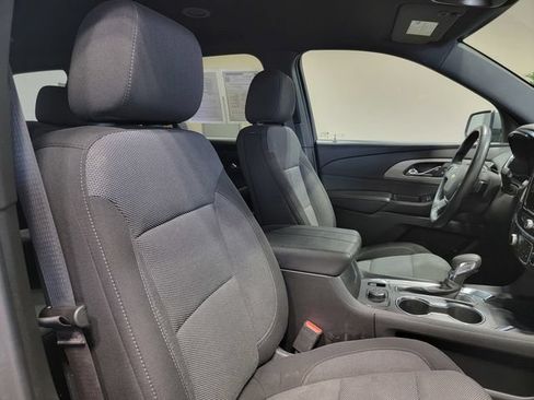 Certified 2023 Chevrolet Traverse LT FWD image 16