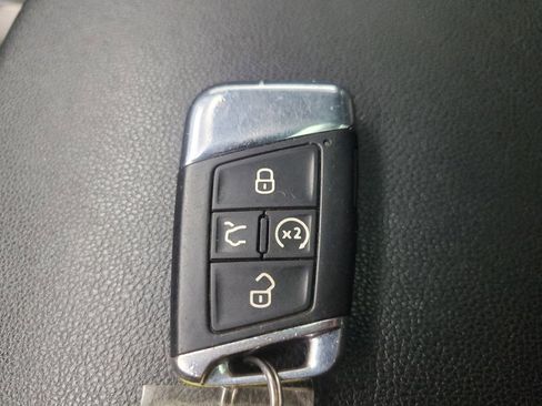 Used 2020 Volkswagen Atlas Cross Sport SEL Premium image 32