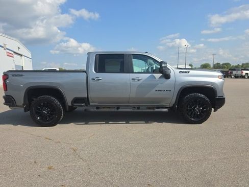 Used 2025 Chevrolet Silverado 3500 LT w/ Trail Boss Package AWD/4WD image 6