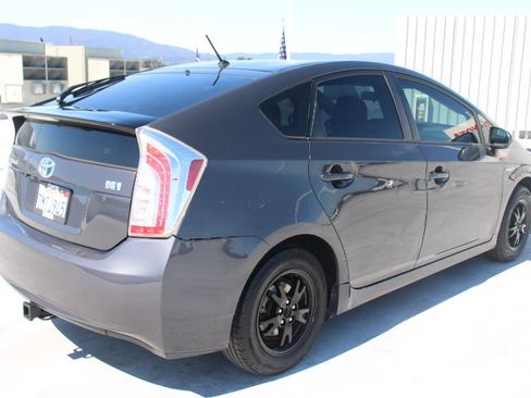 Used 2015 Toyota Prius Two FWD image 3