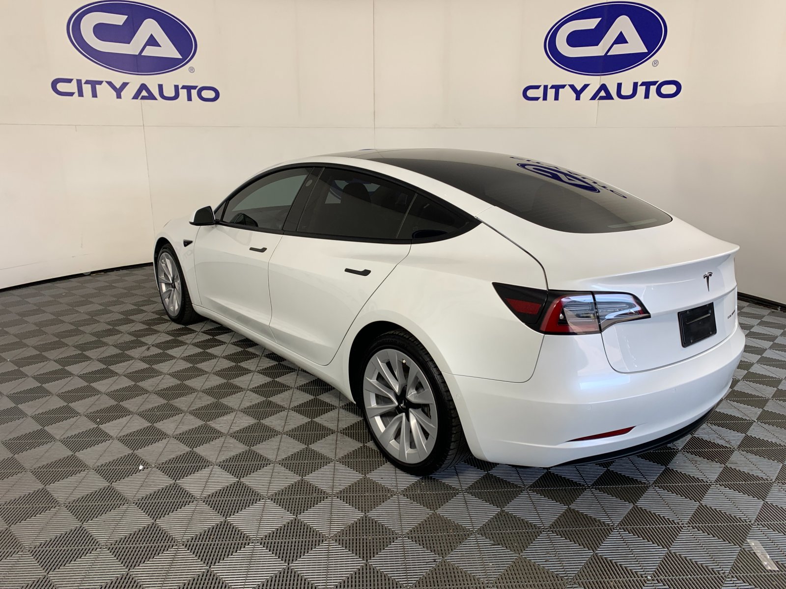 Used 2022 Tesla Model 3 Long Range AWD/4WD image 5