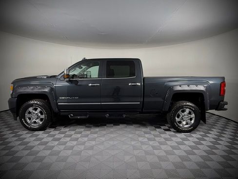 Used 2019 GMC Sierra 2500 Denali image 2