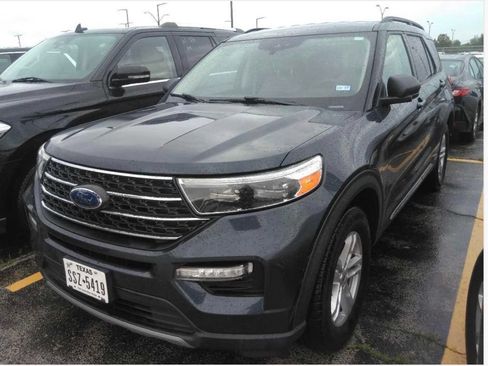 Used 2022 Ford Explorer XLT w/ Equipment Group 202A AWD/4WD image 7
