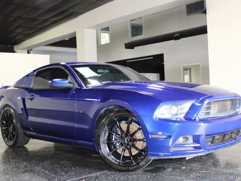 Used 2014 Ford Mustang GT RWD image 40