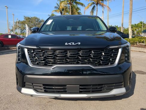 Used 2024 Kia Sorento LX image 3