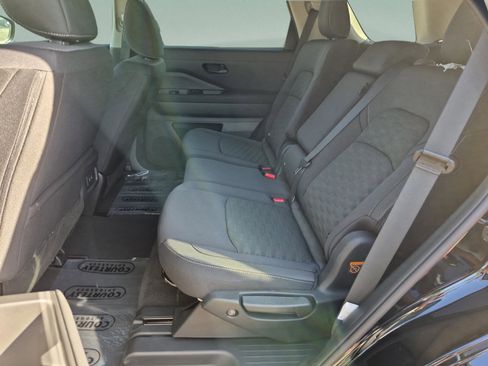 New 2026 Nissan Pathfinder SV w/ SV Premium Package FWD image 18