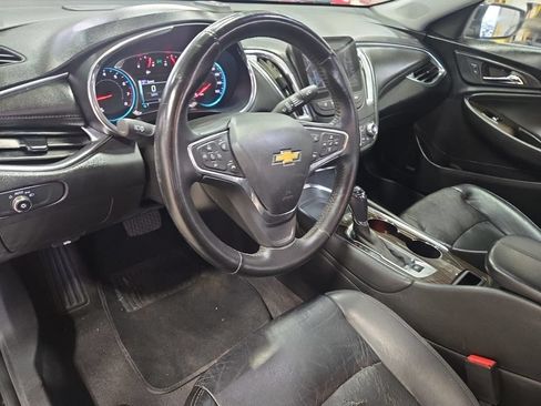Used 2017 Chevrolet Malibu Premier w/ Driver Confidence Package FWD image 9