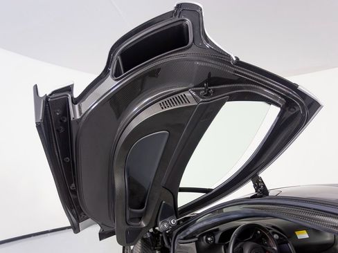 Used 2014 McLaren P1 image 11