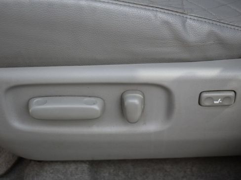 Used 2009 Toyota RAV4 Limited AWD/4WD image 13