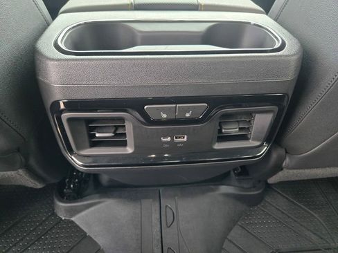 Used 2023 Chevrolet Silverado 1500 ZR2 image 10