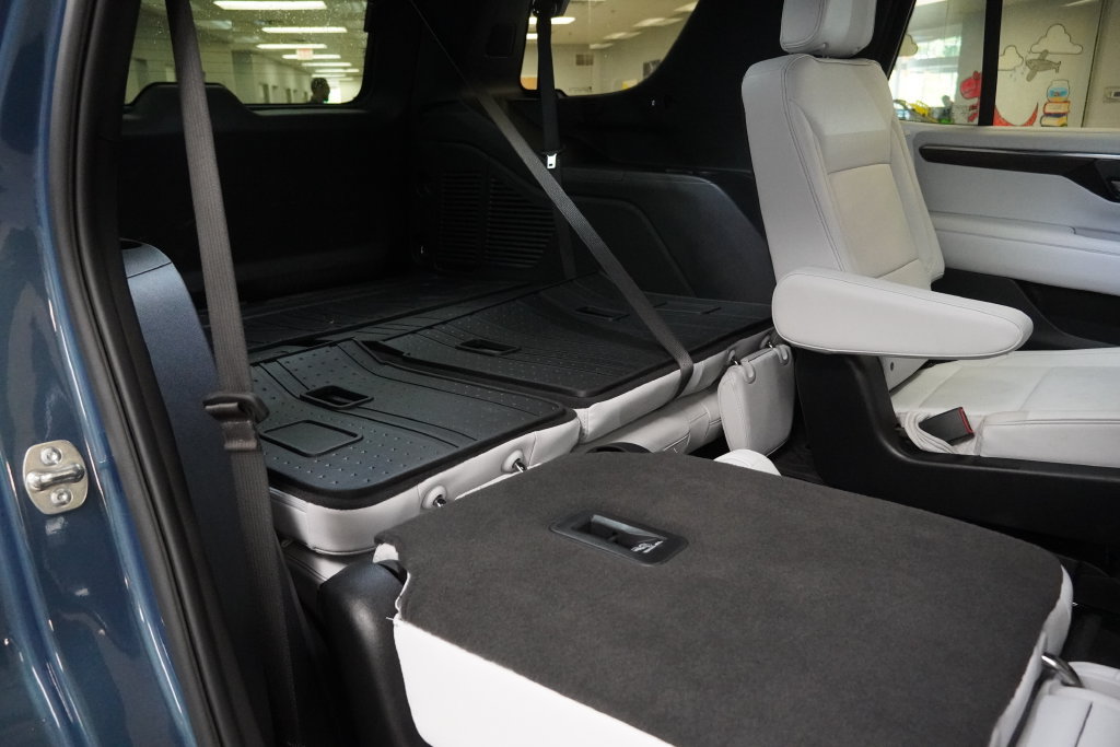 Used 2025 Chevrolet Tahoe Premier AWD/4WD image 33