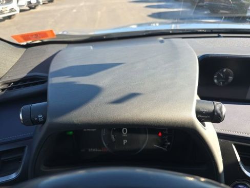 Used 2019 Lexus UX 250h image 32