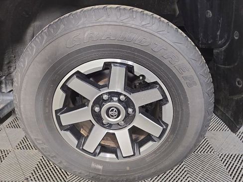 Used 2024 Toyota 4Runner TRD Off-Road Premium AWD/4WD image 11