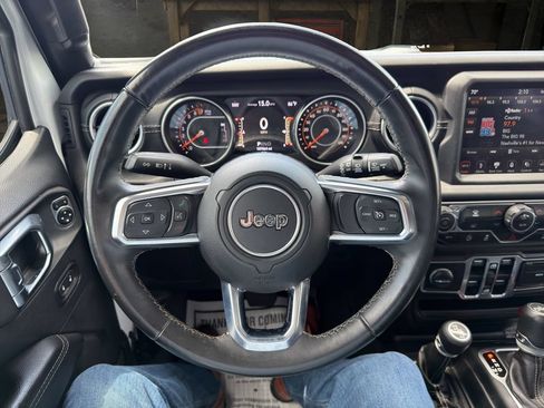 Used 2018 Jeep Wrangler Unlimited Sahara AWD/4WD image 21