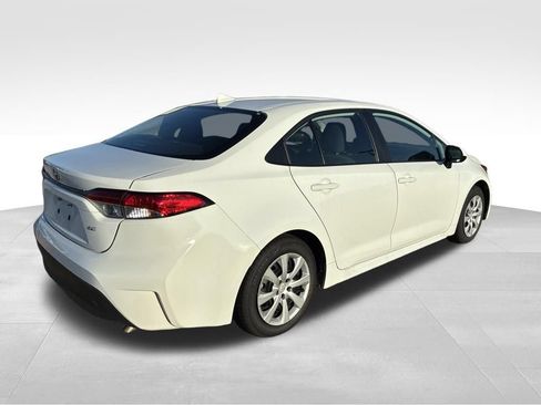 Used 2024 Toyota Corolla LE FWD image 5