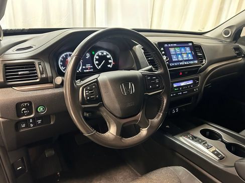 Used 2025 Honda Ridgeline Sport image 2