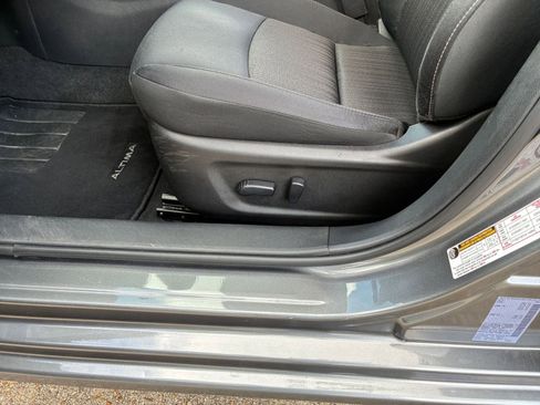 Used 2025 Nissan Altima 2.5 SV FWD image 18