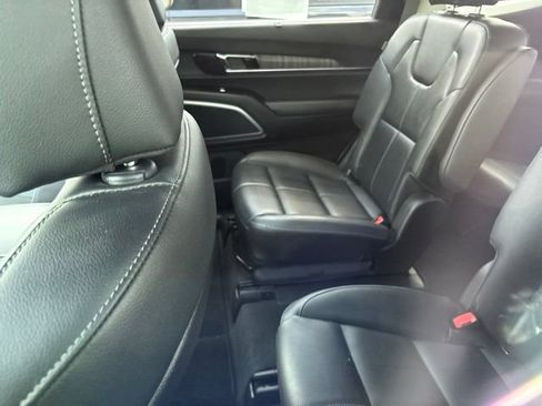 Used 2024 Kia Telluride EX w/ EX Captain's Chair Package AWD/4WD image 8