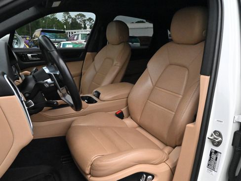 Used 2019 Porsche Cayenne AWD/4WD image 7