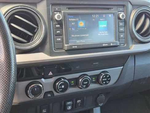 Used 2018 Toyota Tacoma SR5 AWD/4WD image 14