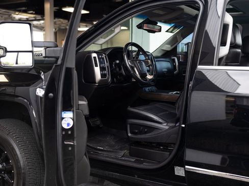 Used 2017 GMC Sierra 2500 Denali w/ Duramax Plus Package AWD/4WD image 29
