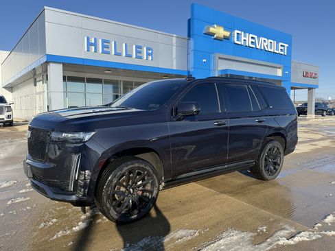 Used 2023 Cadillac Escalade Sport w/ LPO, ONYX Package image 3