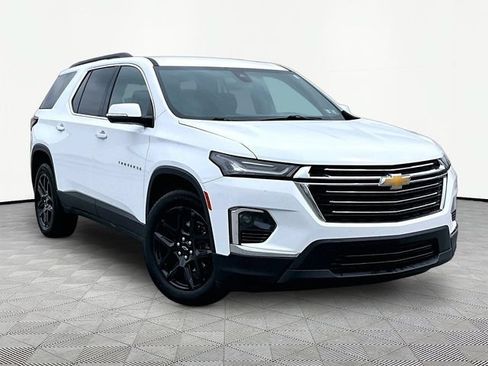 Used 2023 Chevrolet Traverse LT FWD image 1
