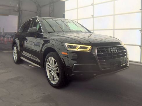 Used 2019 Audi Q5 2.0T Premium Plus w/ Premium Plus Package AWD/4WD image 3