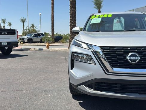 Used 2022 Nissan Rogue SV FWD image 3