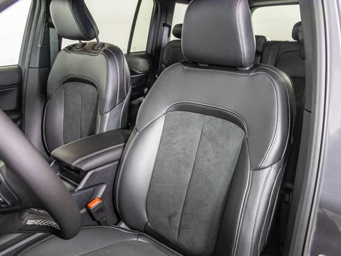 New 2025 Jeep Grand Cherokee Altitude image 17