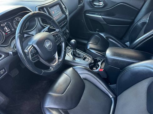 Used 2019 Jeep Cherokee Latitude Plus AWD/4WD image 10