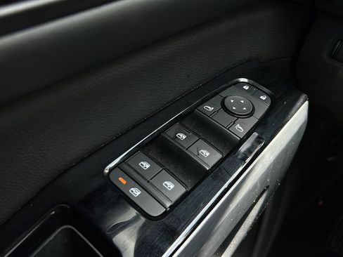 Used 2025 Nissan Pathfinder SL FWD image 12