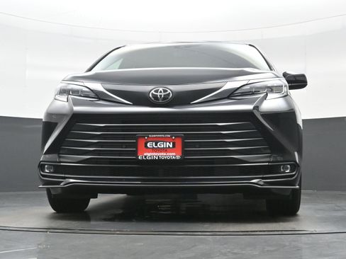 Used 2026 Toyota Sienna XLE FWD image 29