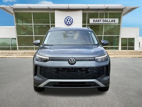 Used 2025 Volkswagen Tiguan SE FWD image 6