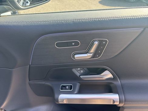 Used 2022 Mercedes-Benz GLB 250 4MATIC image 12