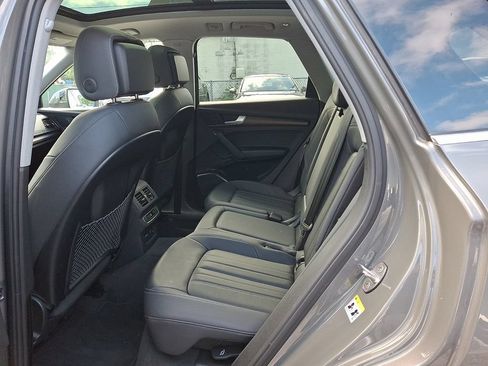Used 2023 Audi Q5 2.0T Premium w/ Convenience Package AWD/4WD image 10