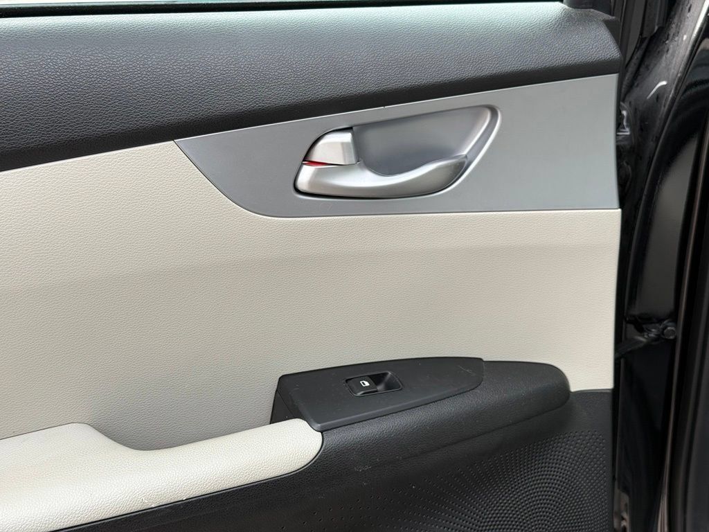 Used 2023 Kia Forte LXS w/ LXS Technology Package FWD image 33