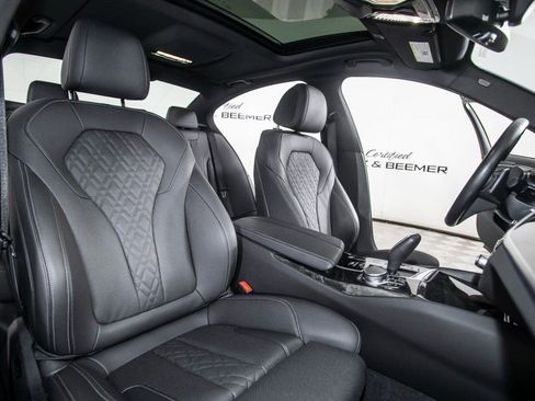 Used 2023 BMW 530e w/ Premium Package image 19