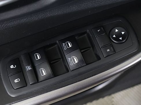 Used 2019 Jeep Cherokee Limited AWD/4WD image 40