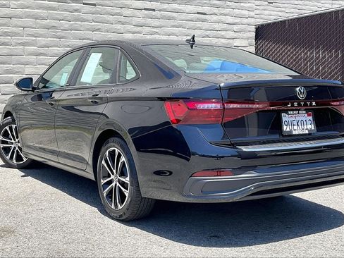 Used 2025 Volkswagen Jetta Sport FWD image 9