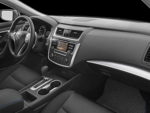 Used 2016 Nissan Altima 2.5 SR w/ Interior Lighting Package image 13