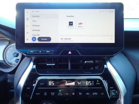 Certified 2023 Toyota Venza XLE image 28