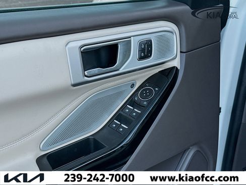 Used 2022 Ford Explorer Platinum w/ Technology Package image 25